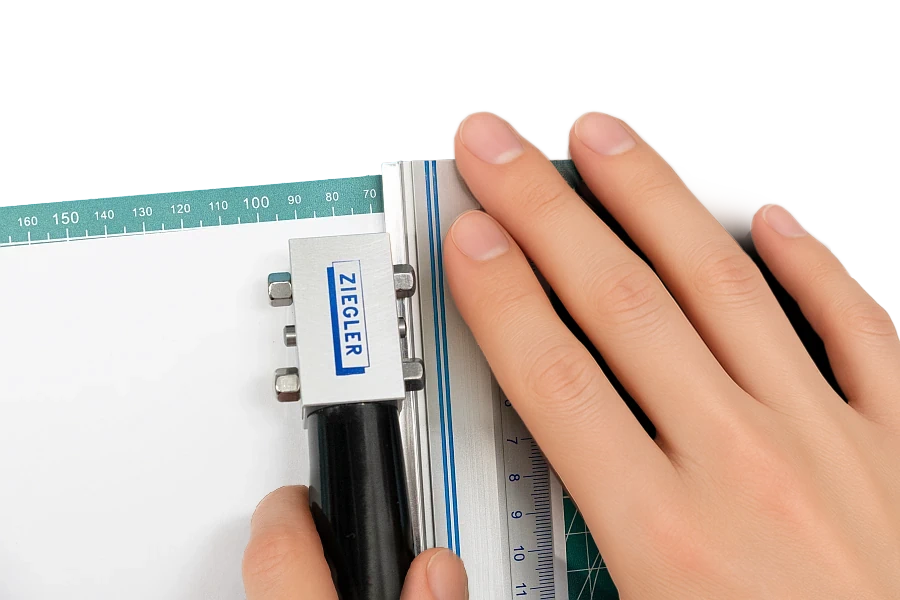 Sample cutter cuts sample with ruler